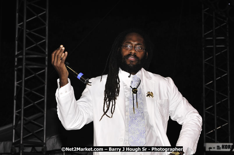 Tarrus Riley @ Reggae Sumfest 2008 International Night 2, Catherine Hall, Montego Bay - Saturday, July 19, 2008 - Reggae Sumfest 2008 July 13 - July 19, 2008 - Photographs by Net2Market.com - Barry J. Hough Sr. Photojournalist/Photograper - Photographs taken with a Nikon D300 - Negril Travel Guide, Negril Jamaica WI - http://www.negriltravelguide.com - info@negriltravelguide.com...!