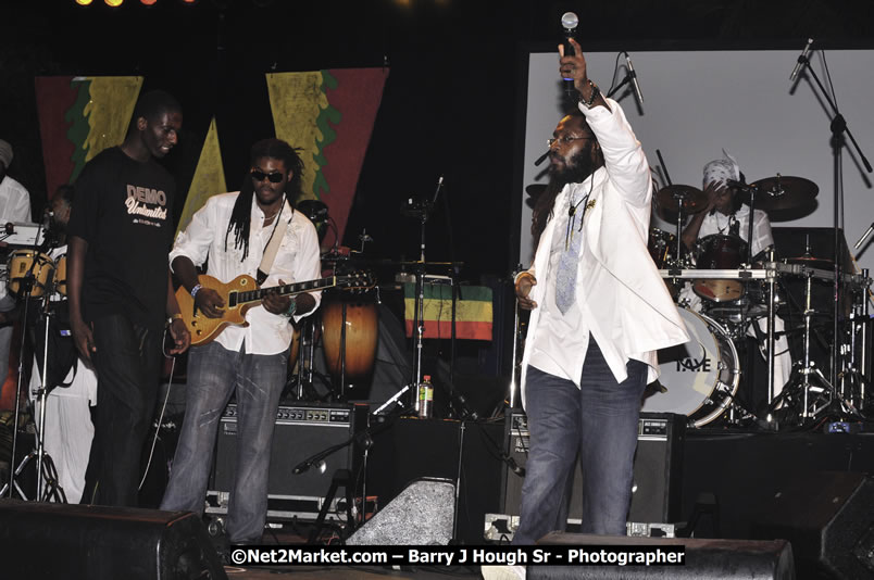 Tarrus Riley @ Reggae Sumfest 2008 International Night 2, Catherine Hall, Montego Bay - Saturday, July 19, 2008 - Reggae Sumfest 2008 July 13 - July 19, 2008 - Photographs by Net2Market.com - Barry J. Hough Sr. Photojournalist/Photograper - Photographs taken with a Nikon D300 - Negril Travel Guide, Negril Jamaica WI - http://www.negriltravelguide.com - info@negriltravelguide.com...!