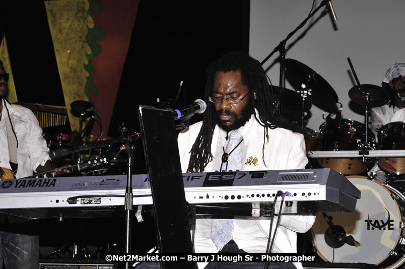 Tarrus Riley @ Reggae Sumfest 2008 International Night 2, Catherine Hall, Montego Bay - Saturday, July 19, 2008 - Reggae Sumfest 2008 July 13 - July 19, 2008 - Photographs by Net2Market.com - Barry J. Hough Sr. Photojournalist/Photograper - Photographs taken with a Nikon D300 - Negril Travel Guide, Negril Jamaica WI - http://www.negriltravelguide.com - info@negriltravelguide.com...!