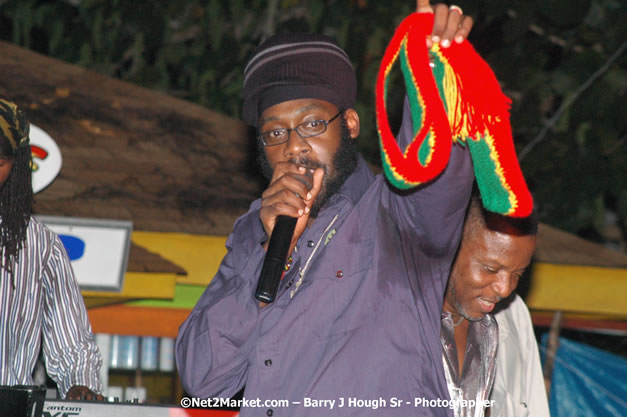 Tarrus Riley, Jimmy Riley, and Dwayne Stephensen - Money Cologne Promotions in association with "British Link Up" presents Summer Jam featuring She's Royal Tarrus Riley & Jimmy Riley - Plus Ras Slick, Sham Dawg, and Whiskey Bagio @ Roots Bamboo, Norman Manley Boulevard, Negril, Jamaica W.I. - Backed up Dean Fraser & The Hurricanne Band - MC Barry G and Rev. BB - July 25, 2007 - Negril Travel Guide.com, Negril Jamaica WI - http://www.negriltravelguide.com - info@negriltravelguide.com...!