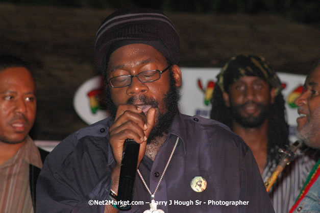 Tarrus Riley, Jimmy Riley, and Dwayne Stephensen - Money Cologne Promotions in association with "British Link Up" presents Summer Jam featuring She's Royal Tarrus Riley & Jimmy Riley - Plus Ras Slick, Sham Dawg, and Whiskey Bagio @ Roots Bamboo, Norman Manley Boulevard, Negril, Jamaica W.I. - Backed up Dean Fraser & The Hurricanne Band - MC Barry G and Rev. BB - July 25, 2007 - Negril Travel Guide.com, Negril Jamaica WI - http://www.negriltravelguide.com - info@negriltravelguide.com...!