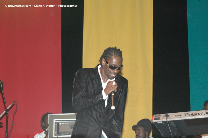 Bounty Killer - Smile Jamaica, Nine Miles, St Anns, Jamaica - Saturday, February 10, 2007 - The Smile Jamaica Concert, a symbolic homecoming in Bob Marley's birthplace of Nine Miles - Negril Travel Guide, Negril Jamaica WI - http://www.negriltravelguide.com - info@negriltravelguide.com...!