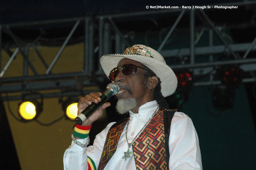 Bunny Wailer - Smile Jamaica, Nine Miles, St Anns, Jamaica - Saturday, February 10, 2007 - The Smile Jamaica Concert, a symbolic homecoming in Bob Marley's birthplace of Nine Miles - Negril Travel Guide, Negril Jamaica WI - http://www.negriltravelguide.com - info@negriltravelguide.com...!