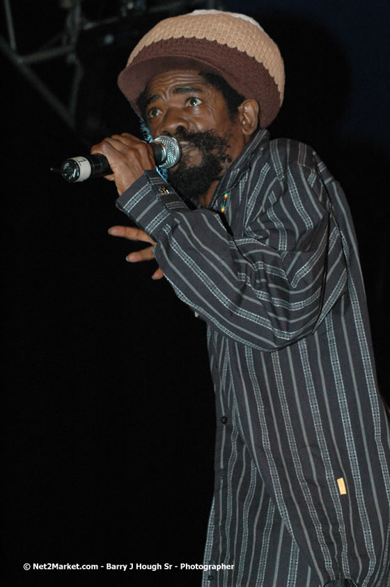 Coco Tea - Smile Jamaica, Nine Miles, St Anns, Jamaica - Saturday, February 10, 2007 - The Smile Jamaica Concert, a symbolic homecoming in Bob Marley's birthplace of Nine Miles - Negril Travel Guide, Negril Jamaica WI - http://www.negriltravelguide.com - info@negriltravelguide.com...!