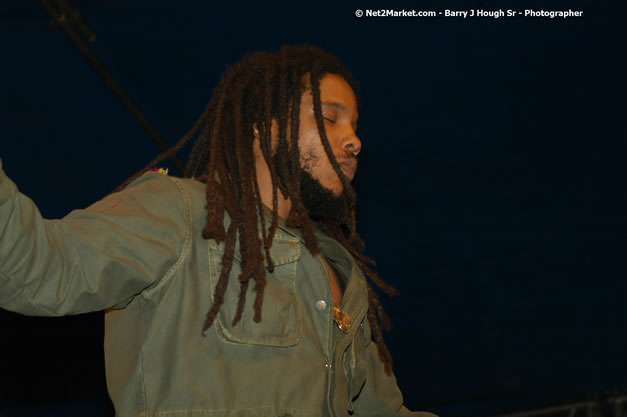 The Marley Brother's - Damian, Stephen, Julian, and Kimani - Smile Jamaica, Nine Miles, St Anns, Jamaica - Saturday, February 10, 2007 - The Smile Jamaica Concert, a symbolic homecoming in Bob Marley's birthplace of Nine Miles - Negril Travel Guide, Negril Jamaica WI - http://www.negriltravelguide.com - info@negriltravelguide.com...!