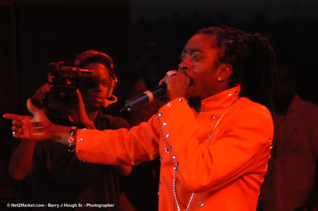 Beenie Man - Red Stripe Reggae Sumfest 2006 - Stormfront - The Blazing Dance Hall Night - Thursday, July 20, 2006 - Catherine Hall Venue - Montego Bay, Jamaica - Negril Travel Guide, Negril Jamaica WI - http://www.negriltravelguide.com - info@negriltravelguide.com...!