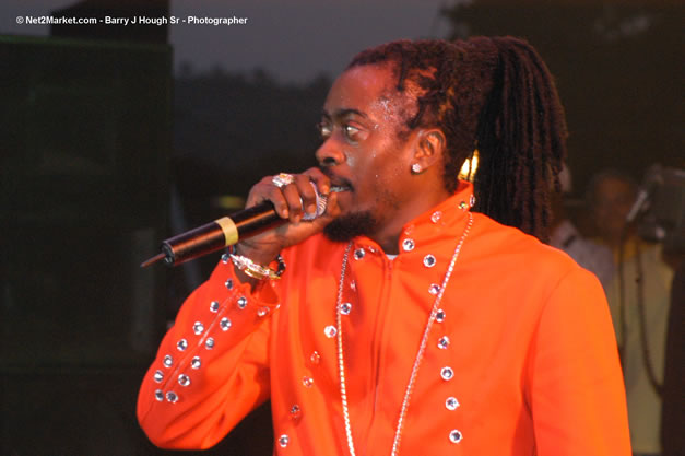 Beenie Man - Red Stripe Reggae Sumfest 2006 - Stormfront - The Blazing Dance Hall Night - Thursday, July 20, 2006 - Catherine Hall Venue - Montego Bay, Jamaica - Negril Travel Guide, Negril Jamaica WI - http://www.negriltravelguide.com - info@negriltravelguide.com...!