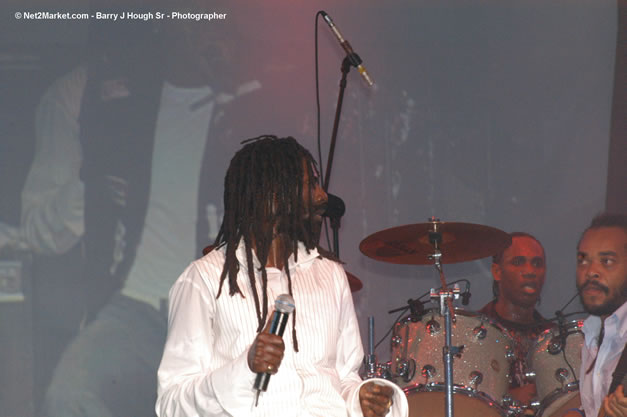 Buju Banton - Red Stripe Reggae Sumfest 2006 - The Summit - Jamaica's Greatest, The World's Best - Saturday, July 22, 2006 - Montego Bay, Jamaica - Negril Travel Guide, Negril Jamaica WI - http://www.negriltravelguide.com - info@negriltravelguide.com...!