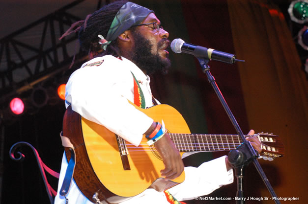 Tarrus Riley - Red Stripe Reggae Sumfest 2006 - The Summit - Jamaica's Greatest, The World's Best - Saturday, July 22, 2006 - Montego Bay, Jamaica - Negril Travel Guide, Negril Jamaica WI - http://www.negriltravelguide.com - info@negriltravelguide.com...!