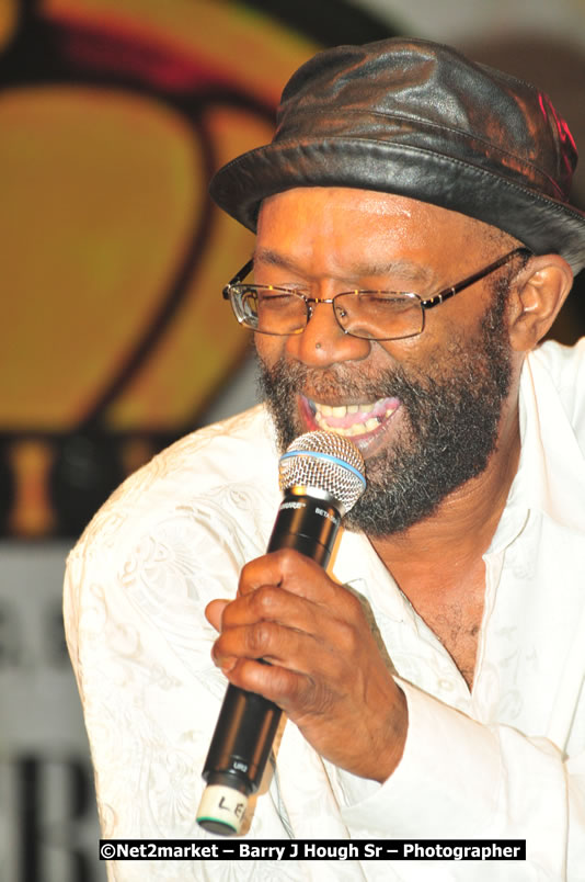 Beres Hammond @ Unite The People An International Reggae Fest, Featuring: Beres Hammond, Coco T, Queen Ifrica, Khalil, Cameal Davis, Iley Dread, Rochelle, Geoffrey Star, Ras Penco, Kool DeLoy, Otis Gayle, J.McKay, Tiney Winey, Venue at Norman Manley Boulevard, Negril, Westmoreland, Jamaica - Saturday, April 4, 2009 - Photographs by Net2Market.com - Barry J. Hough Sr, Photographer/Photojournalist - Negril Travel Guide, Negril Jamaica WI - http://www.negriltravelguide.com - info@negriltravelguide.com...!