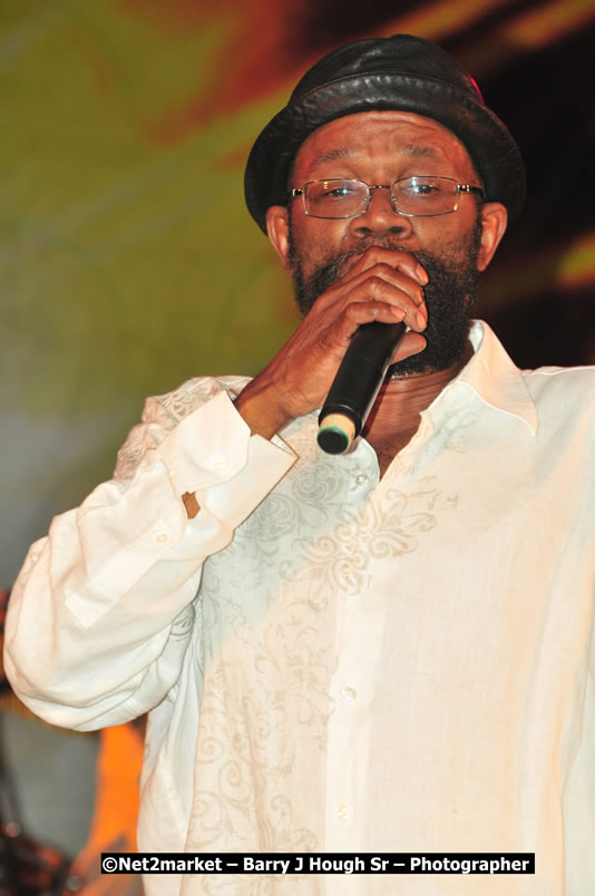 Beres Hammond @ Unite The People An International Reggae Fest, Featuring: Beres Hammond, Coco T, Queen Ifrica, Khalil, Cameal Davis, Iley Dread, Rochelle, Geoffrey Star, Ras Penco, Kool DeLoy, Otis Gayle, J.McKay, Tiney Winey, Venue at Norman Manley Boulevard, Negril, Westmoreland, Jamaica - Saturday, April 4, 2009 - Photographs by Net2Market.com - Barry J. Hough Sr, Photographer/Photojournalist - Negril Travel Guide, Negril Jamaica WI - http://www.negriltravelguide.com - info@negriltravelguide.com...!