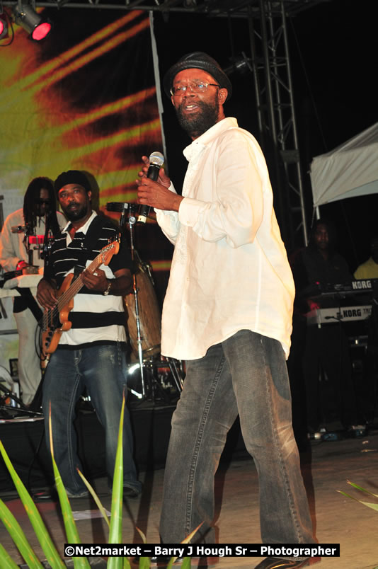 Beres Hammond @ Unite The People An International Reggae Fest, Featuring: Beres Hammond, Coco T, Queen Ifrica, Khalil, Cameal Davis, Iley Dread, Rochelle, Geoffrey Star, Ras Penco, Kool DeLoy, Otis Gayle, J.McKay, Tiney Winey, Venue at Norman Manley Boulevard, Negril, Westmoreland, Jamaica - Saturday, April 4, 2009 - Photographs by Net2Market.com - Barry J. Hough Sr, Photographer/Photojournalist - Negril Travel Guide, Negril Jamaica WI - http://www.negriltravelguide.com - info@negriltravelguide.com...!