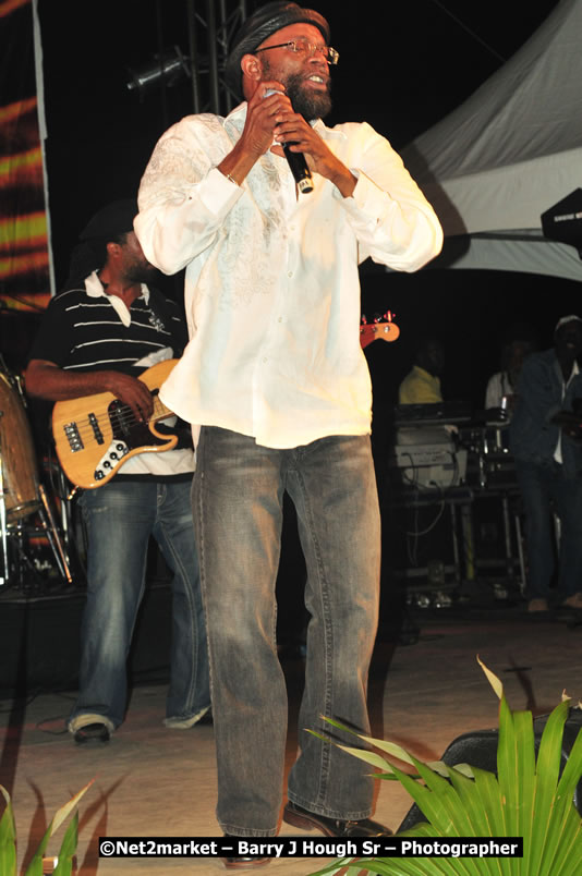 Beres Hammond @ Unite The People An International Reggae Fest, Featuring: Beres Hammond, Coco T, Queen Ifrica, Khalil, Cameal Davis, Iley Dread, Rochelle, Geoffrey Star, Ras Penco, Kool DeLoy, Otis Gayle, J.McKay, Tiney Winey, Venue at Norman Manley Boulevard, Negril, Westmoreland, Jamaica - Saturday, April 4, 2009 - Photographs by Net2Market.com - Barry J. Hough Sr, Photographer/Photojournalist - Negril Travel Guide, Negril Jamaica WI - http://www.negriltravelguide.com - info@negriltravelguide.com...!