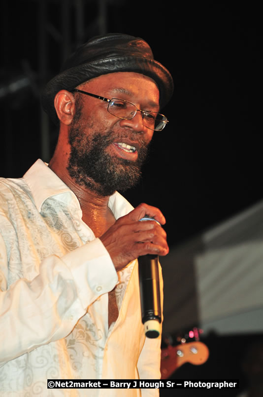 Beres Hammond @ Unite The People An International Reggae Fest, Featuring: Beres Hammond, Coco T, Queen Ifrica, Khalil, Cameal Davis, Iley Dread, Rochelle, Geoffrey Star, Ras Penco, Kool DeLoy, Otis Gayle, J.McKay, Tiney Winey, Venue at Norman Manley Boulevard, Negril, Westmoreland, Jamaica - Saturday, April 4, 2009 - Photographs by Net2Market.com - Barry J. Hough Sr, Photographer/Photojournalist - Negril Travel Guide, Negril Jamaica WI - http://www.negriltravelguide.com - info@negriltravelguide.com...!