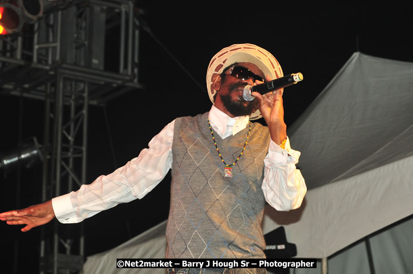 Coco T @ Unite The People An International Reggae Fest, Featuring: Beres Hammond, Coco T, Queen Ifrica, Khalil, Cameal Davis, Iley Dread, Rochelle, Geoffrey Star, Ras Penco, Kool DeLoy, Otis Gayle, J.McKay, Tiney Winey, Venue at Norman Manley Boulevard, Negril, Westmoreland, Jamaica - Saturday, April 4, 2009 - Photographs by Net2Market.com - Barry J. Hough Sr, Photographer/Photojournalist - Negril Travel Guide, Negril Jamaica WI - http://www.negriltravelguide.com - info@negriltravelguide.com...!