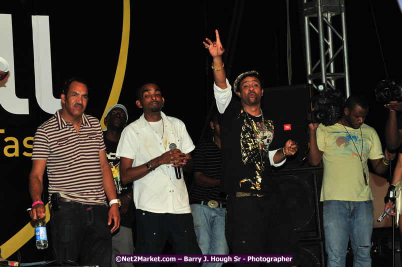 Usain Bolt of Jamaica - The Fastest Man In The World  - Usain Bolt Homecoming Celebrations Concert at the William Knibb High School Play Field, Trelawny - Ice, Ding Dong, Ravers Clavers, D'Angel, Voicemail, RDX and Dancers, Wayne Marshall, Tammi Chynn, Bugle, Nero, Tanya Stephens, Richie Spice, Kip Rich,and Shaggy - Photographs by Net2Market.com - Barry J. Hough Sr. Photojournalist/Photograper - Photographs taken with a Nikon D300 - Negril Travel Guide, Negril Jamaica WI - http://www.negriltravelguide.com - info@negriltravelguide.com...!