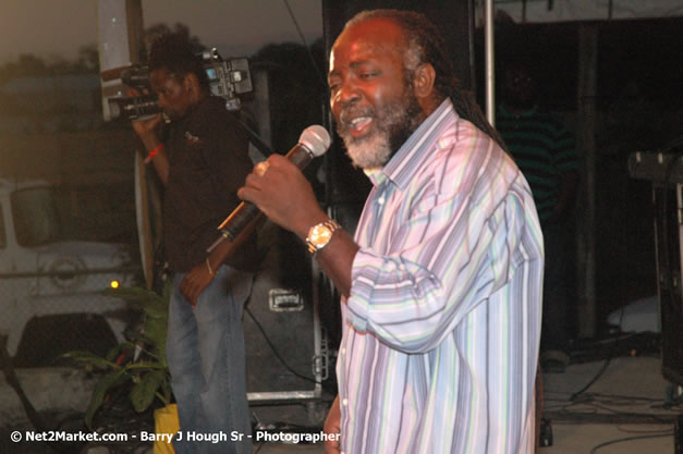 Freddie McGregor @ Western Consciousness 2007 - Presented by King of Kings Productons - Saturday, April 28, 2007 - Llandilo Cultural Centre, Savanna-La-Mar, Westmoreland, Jamaica W.I. - Negril Travel Guide, Negril Jamaica WI - http://www.negriltravelguide.com - info@negriltravelguide.com...!