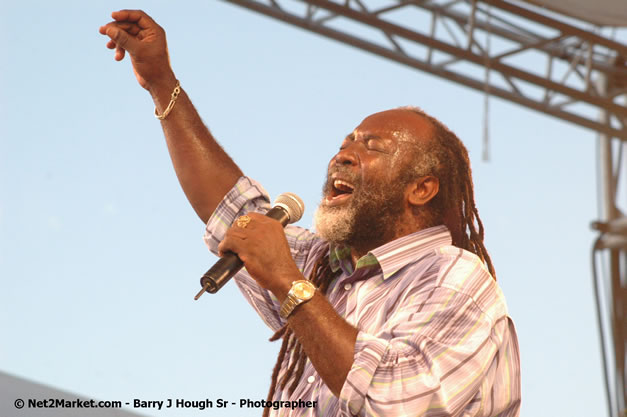 Freddie McGregor @ Western Consciousness 2007 - Presented by King of Kings Productons - Saturday, April 28, 2007 - Llandilo Cultural Centre, Savanna-La-Mar, Westmoreland, Jamaica W.I. - Negril Travel Guide, Negril Jamaica WI - http://www.negriltravelguide.com - info@negriltravelguide.com...!